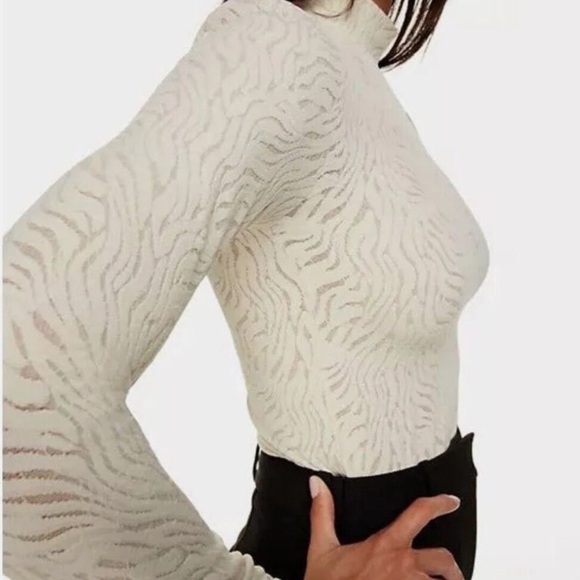 Aritzia Babaton Shapelace Mockneck Long Sleeve Cream Cropped Blouse - Picture 6 of 13